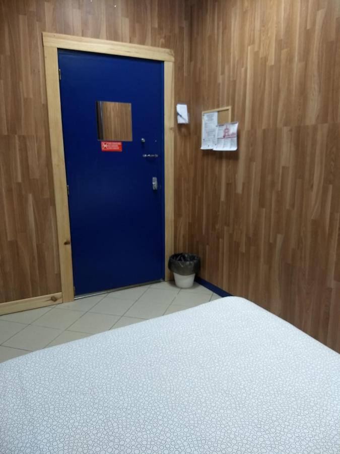 Melaya Budget Hostel Фаро Екстериор снимка